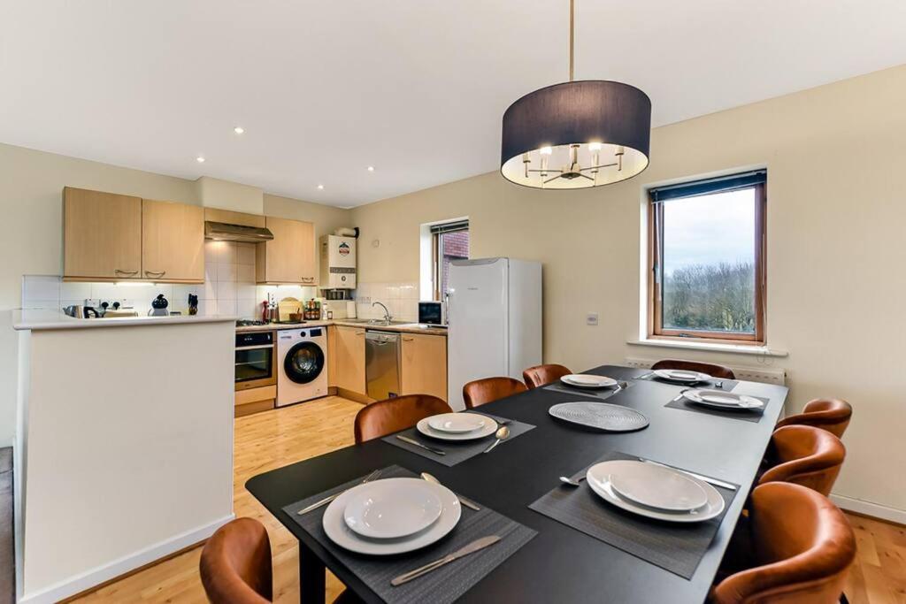Large Group & Contractor Booking! Duplex W/Parking Милтон-Кейнс Экстерьер фото