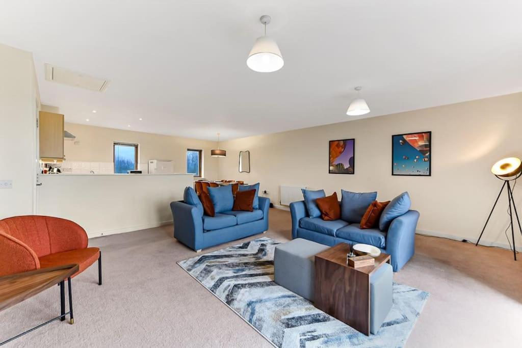 Large Group & Contractor Booking! Duplex W/Parking Милтон-Кейнс Экстерьер фото