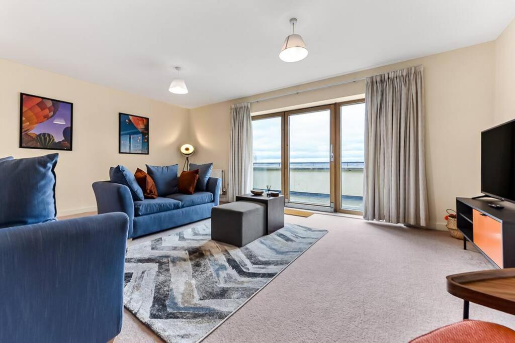 Large Group & Contractor Booking! Duplex W/Parking Милтон-Кейнс Экстерьер фото
