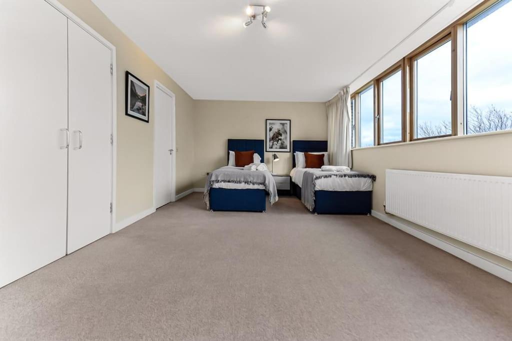Large Group & Contractor Booking! Duplex W/Parking Милтон-Кейнс Экстерьер фото